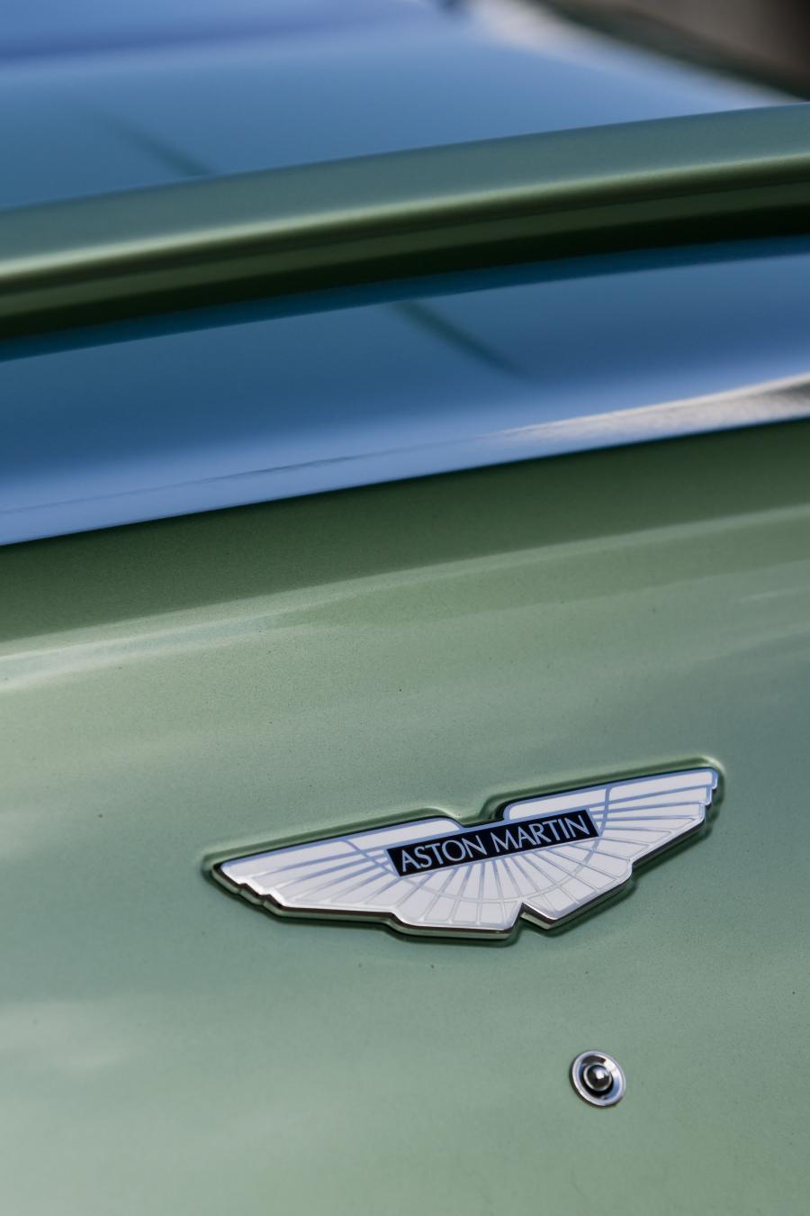 Логотип Aston Martin Vanquish 2012 года  (UK) (фото 86 из 170)